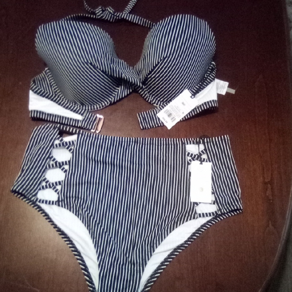 Shade & Shore Black and White Striped Bikini, Set Top Size 38D Bottom L (12-14)